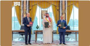 Leaders of Saudi Arabia, Pakistan and Turkiye at the Makkah Joint Defence Agreement signing